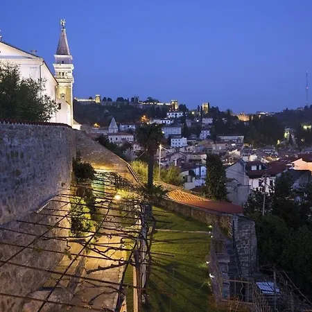 In Der Altstadt Von Mit Herrlichem Ausblick Und Garten
